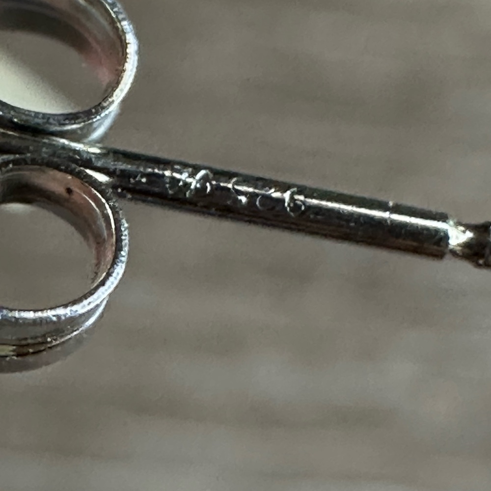Elegant Silver Pearl Stud Earrings - Picture 6 of 6